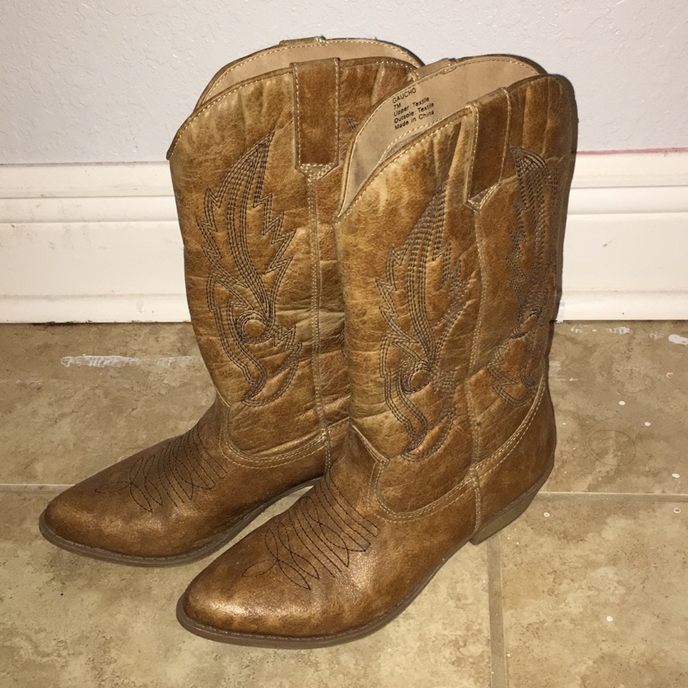 COWGIRL BOOTS